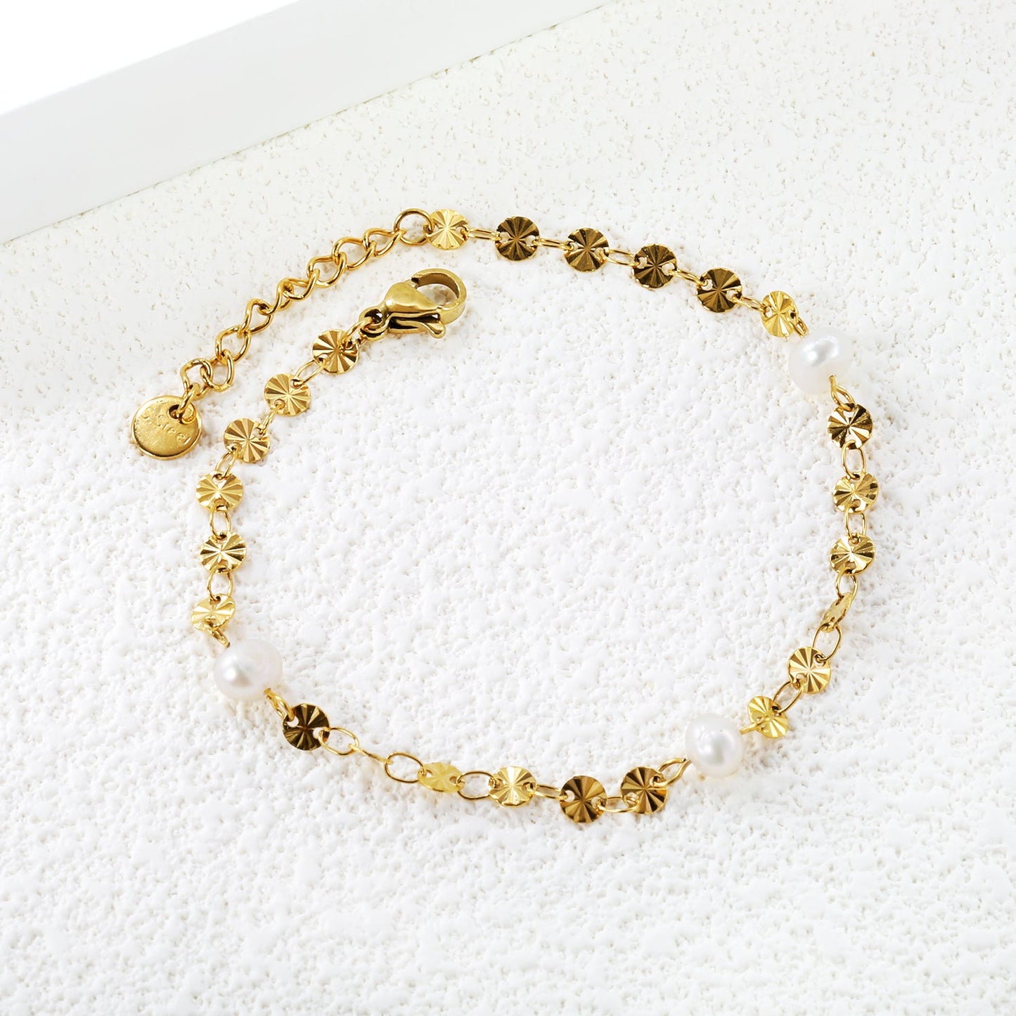 3pcs 5.8*4.6mm freshwater pearls+embossed round cake chain bracelet 17+3cm gold color