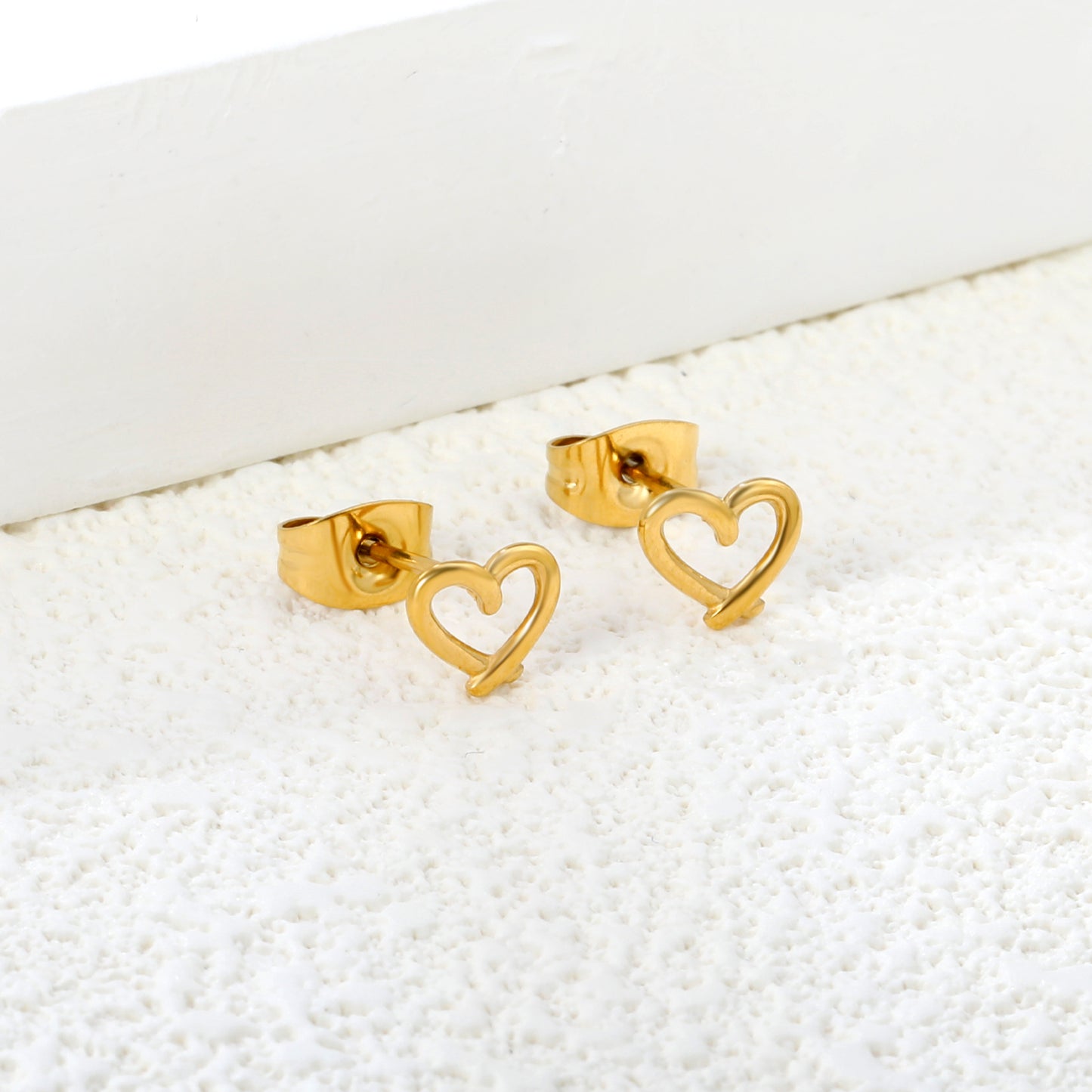 7*6mm PVD 18k Gold/Steel Stainless Stud Earring Hypoallergenic Love Shape
