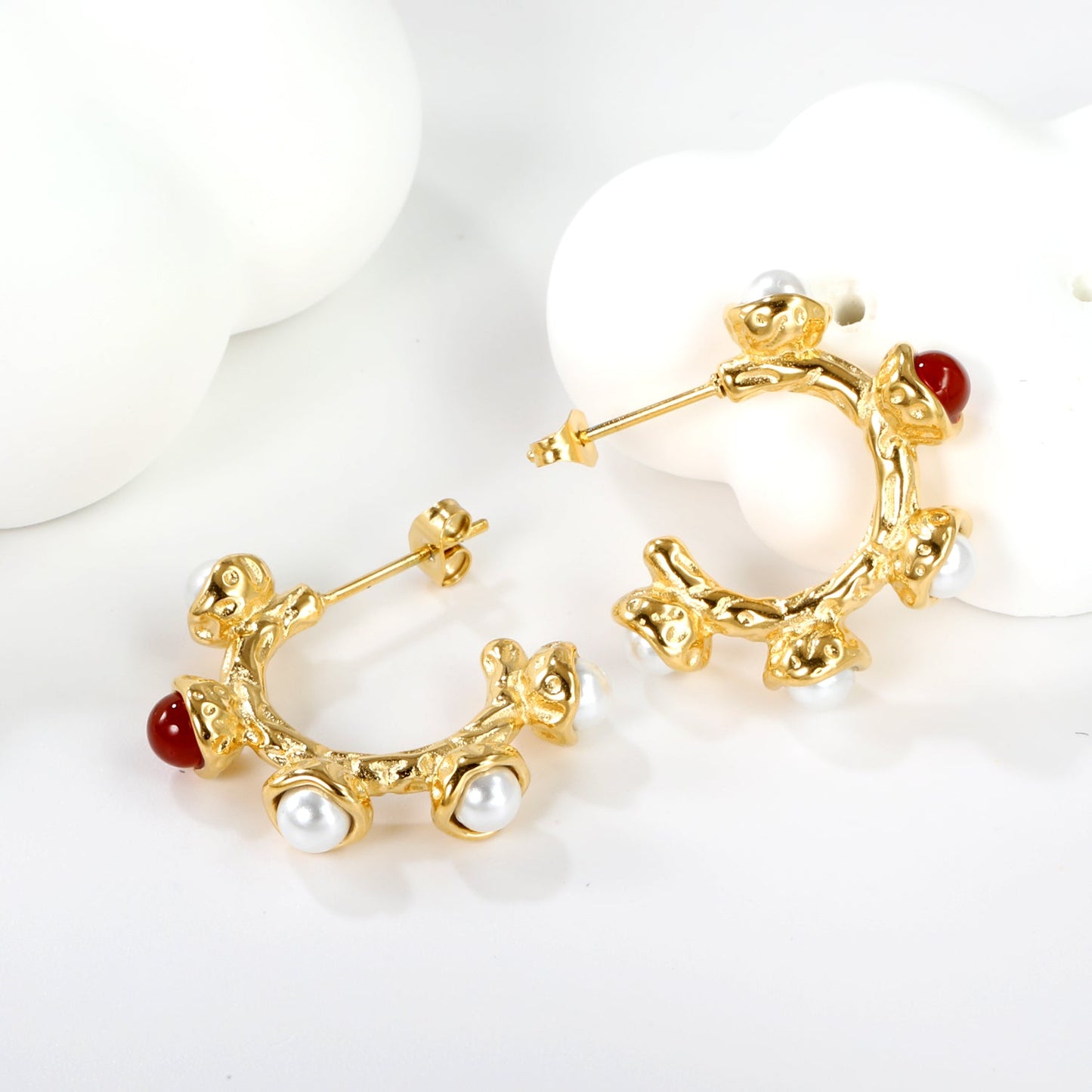 Half Round with 1pc 4mm Red Zircon + 4pcs 4mm White Pearls earring clips Thick2.4*High24.4mm Gold color