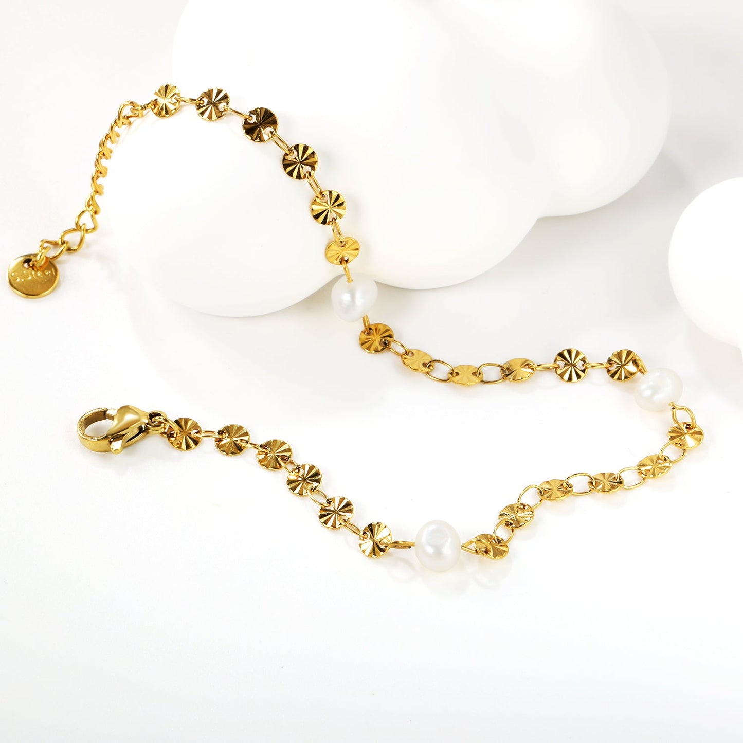 3pcs 5.8*4.6mm freshwater pearls+embossed round cake chain bracelet 17+3cm gold color