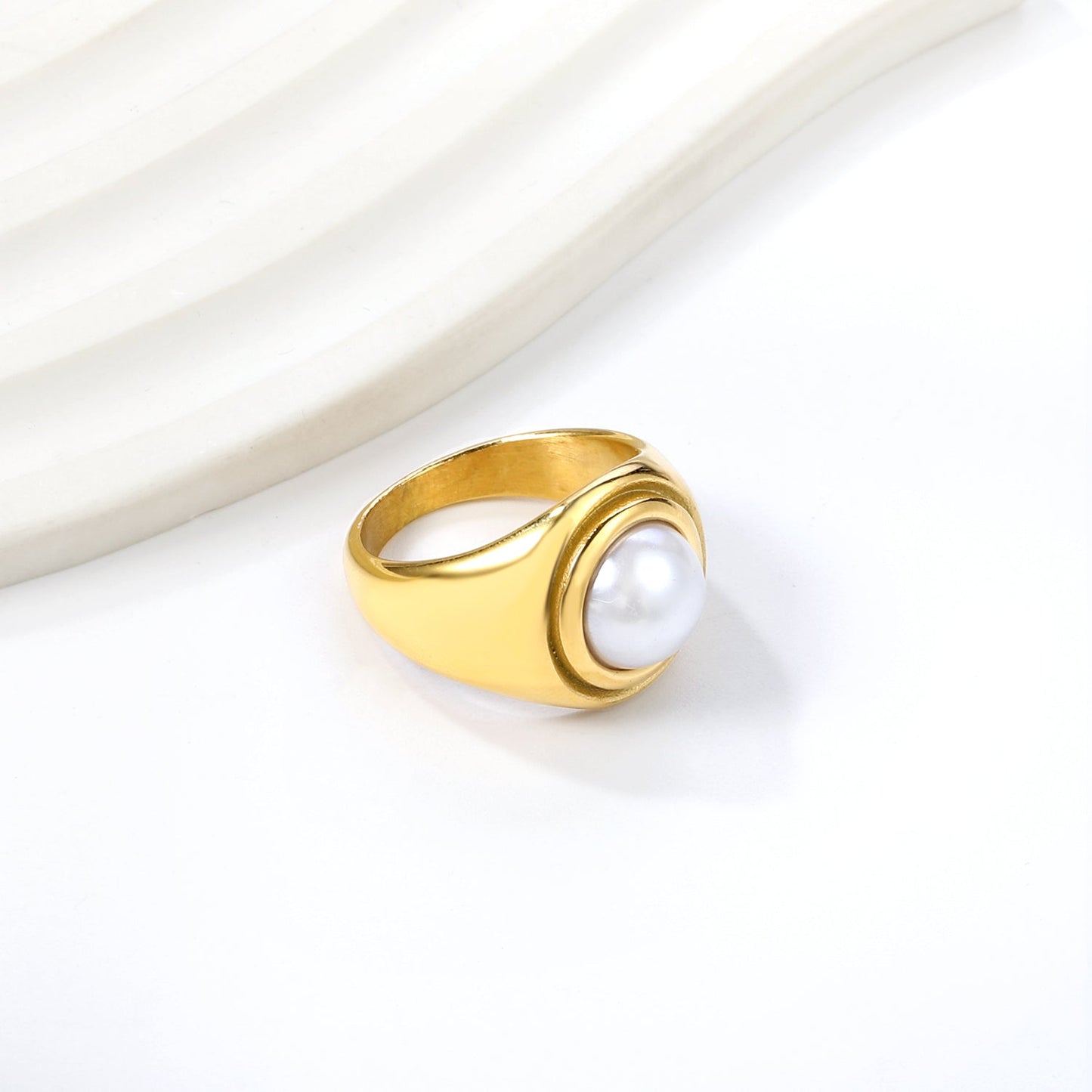 Cast Ring & Round White Pearl Ring