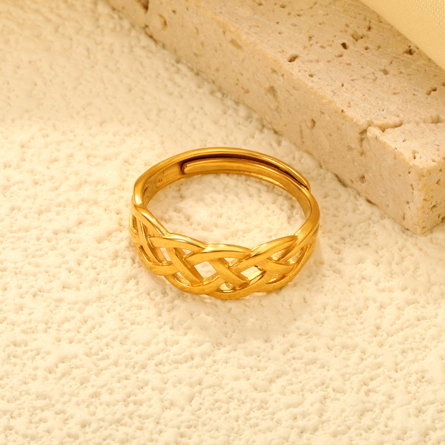 6.8mm Multiple Cross Lines Simple 18K Gold Ring Weave Shape C-Rings Wholesale