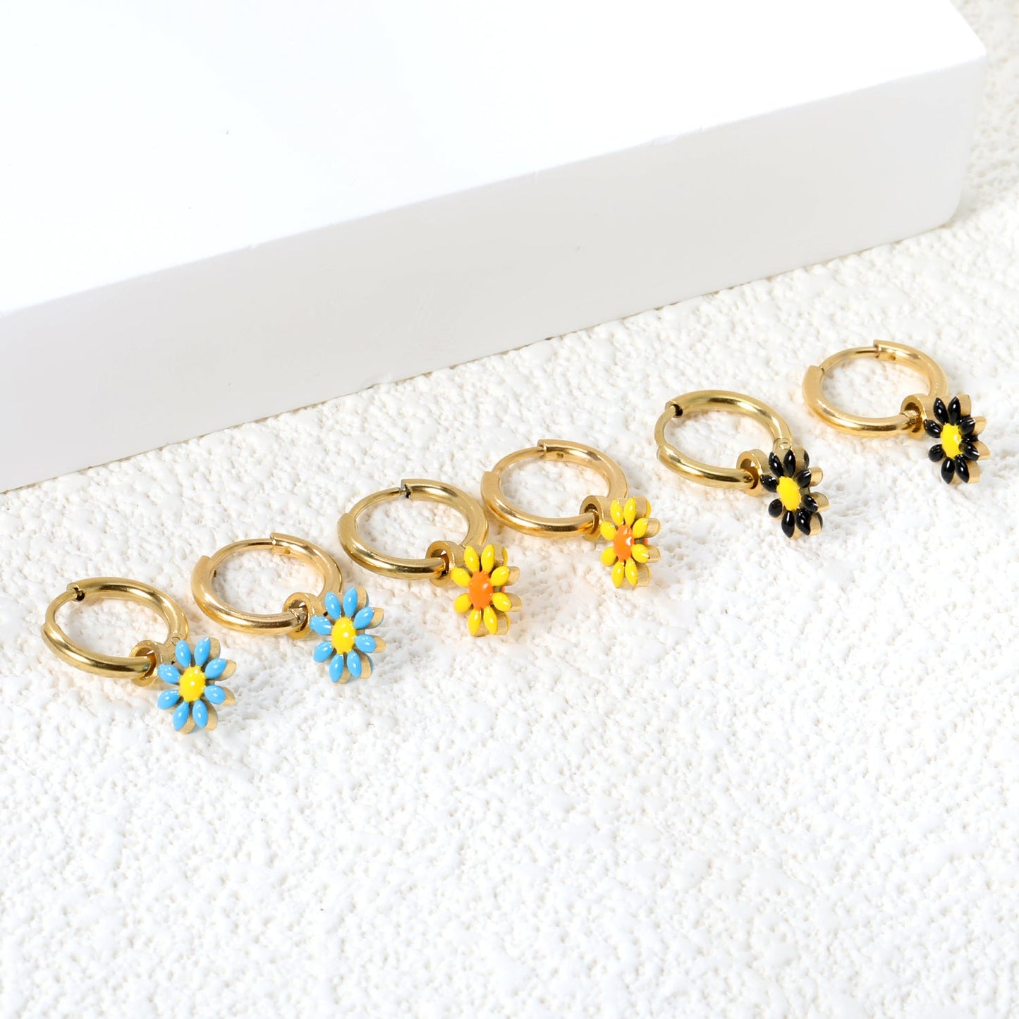 1.6x Inside Diameter 8mm Circle with 7.2mm Black & Green & Yellow & Red & Blue Daisy Earrings