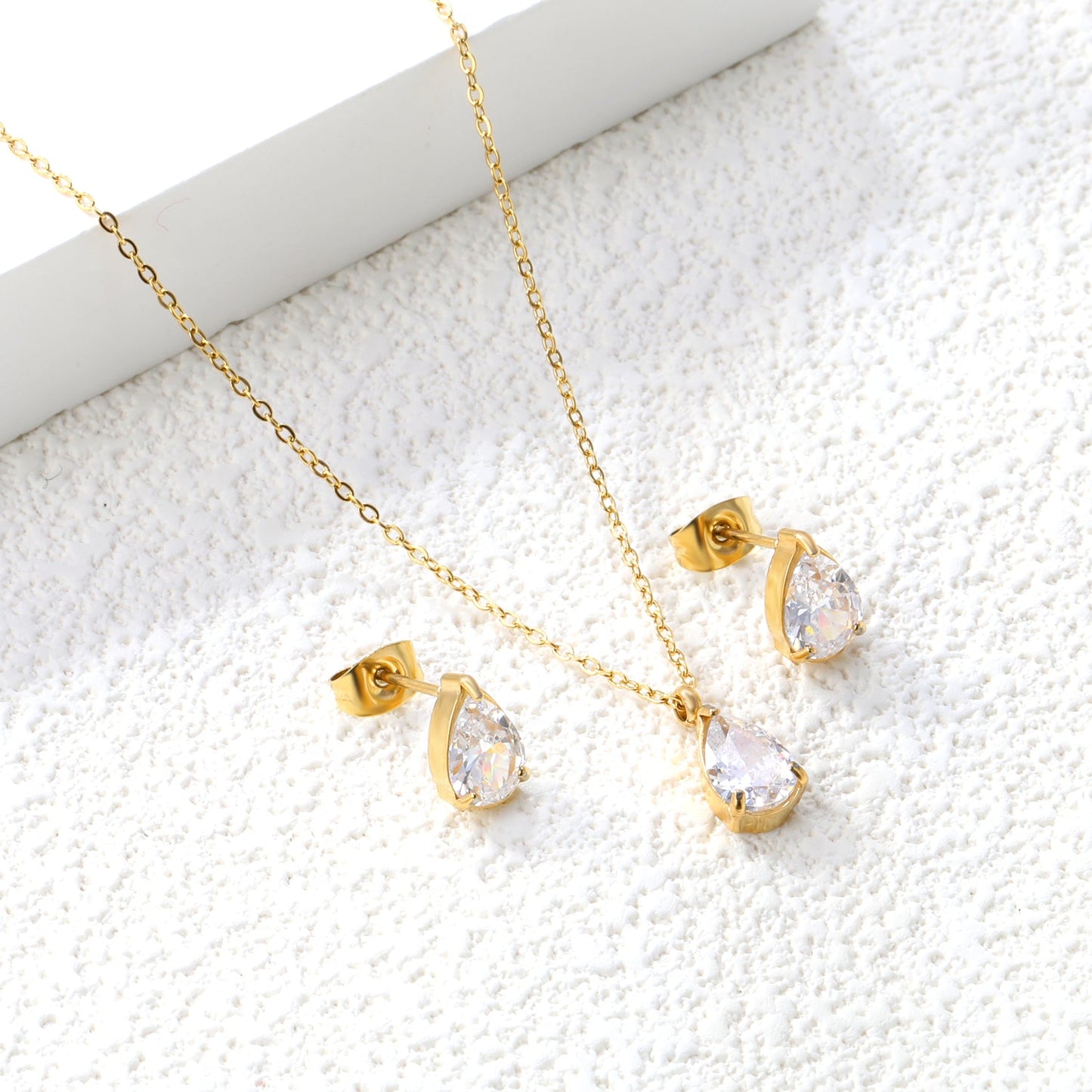 Teardrop white zirconium set Gold-colored earrings:6.1*9.4mm Pendant:6.1*9.4mm 0.3 cross chain*40+5cm+6mm round plaque