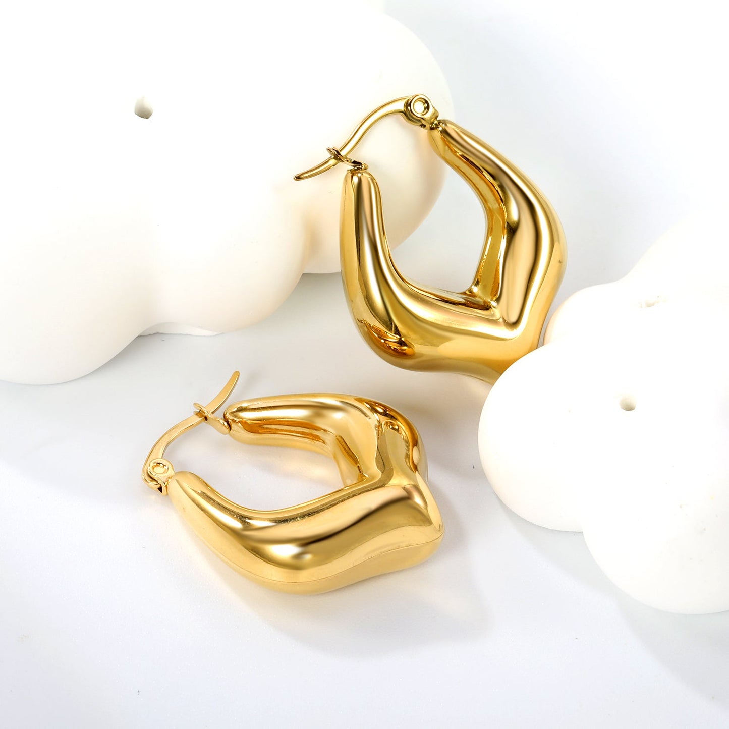 Hollow U-shaped peach heart ear clips 23.7*26.5mm Steel/Golden