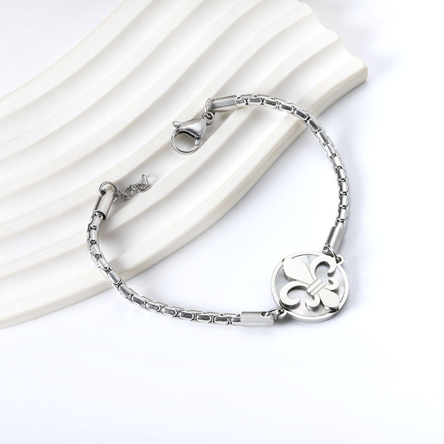 2024 New Year Round Accessories with White Shell Bracelet 19+2cm