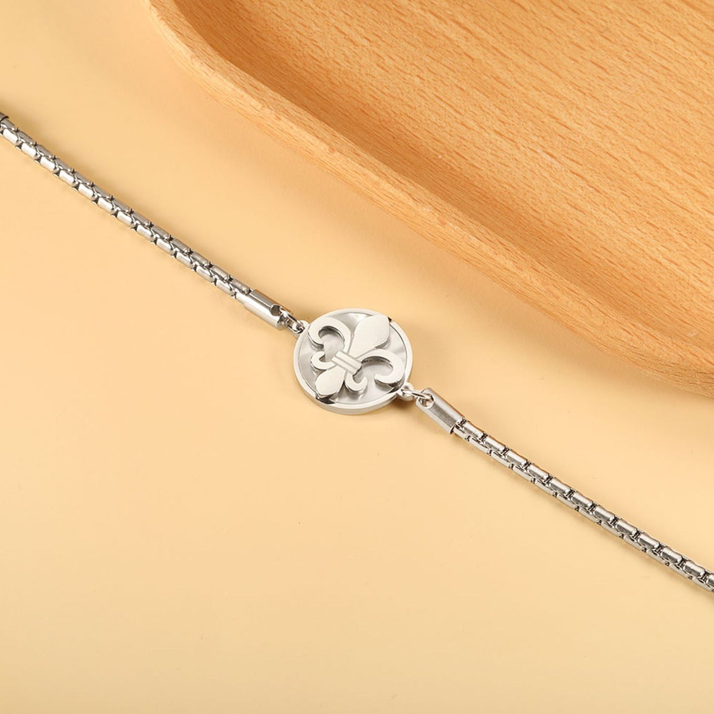 2024 New Year Round Accessories with White Shell Bracelet 19+2cm