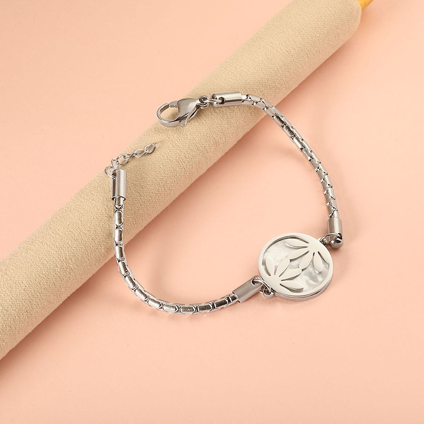 2024 New Year Round Symmetrical Leaves with White Shell Accessories Bracelet 19+2cm
