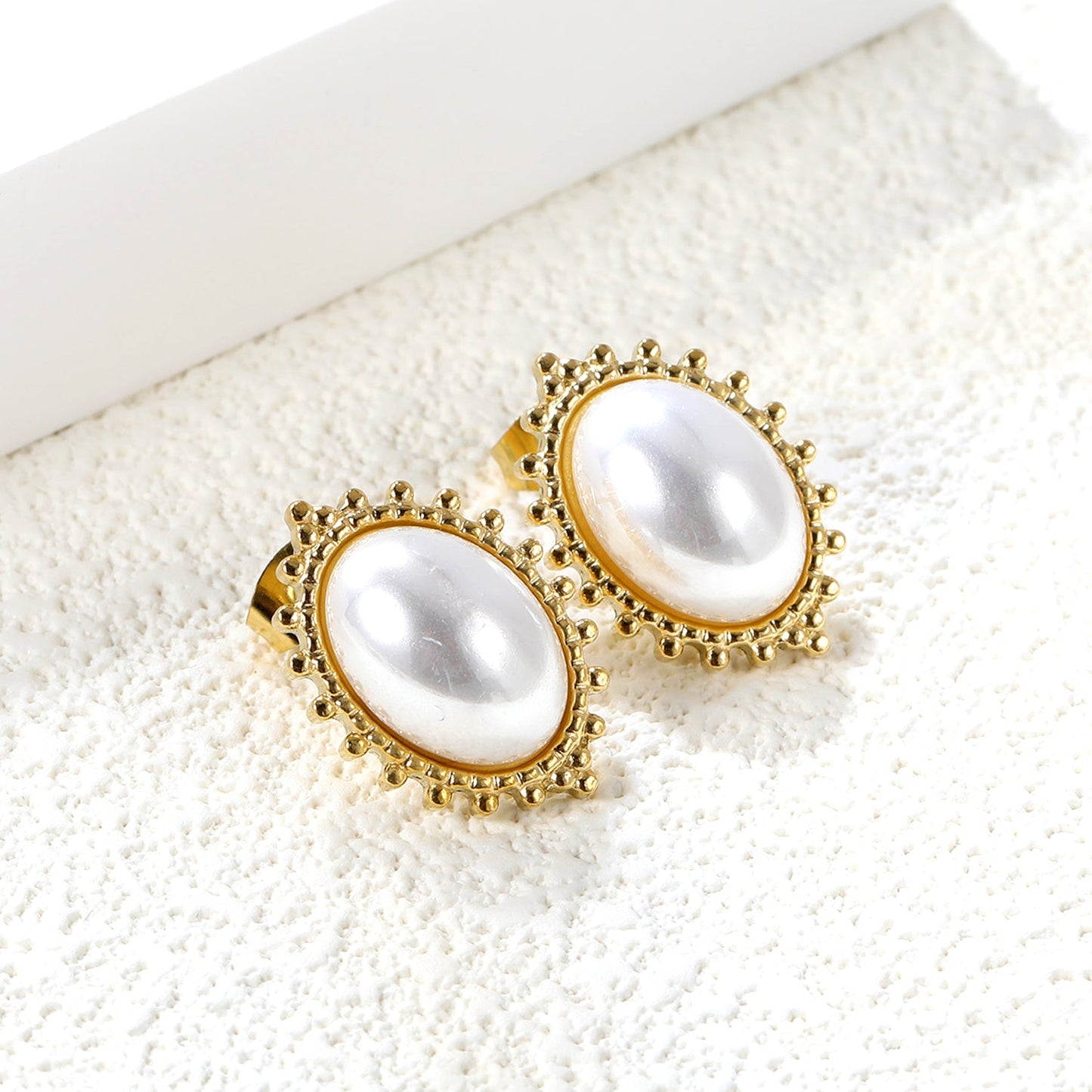 Loose Bead Edge Oval with White Pearl Earrings 14.8*21mm