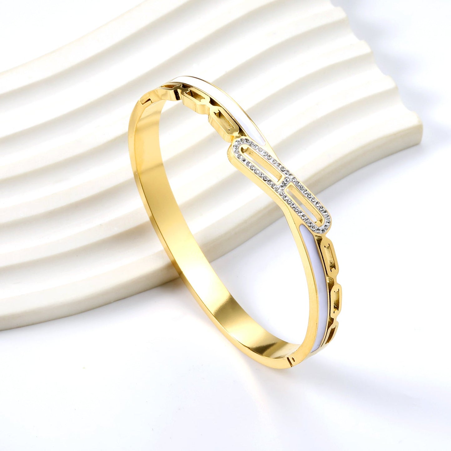 White oil drop wrap around & rectangle diamond bracelet