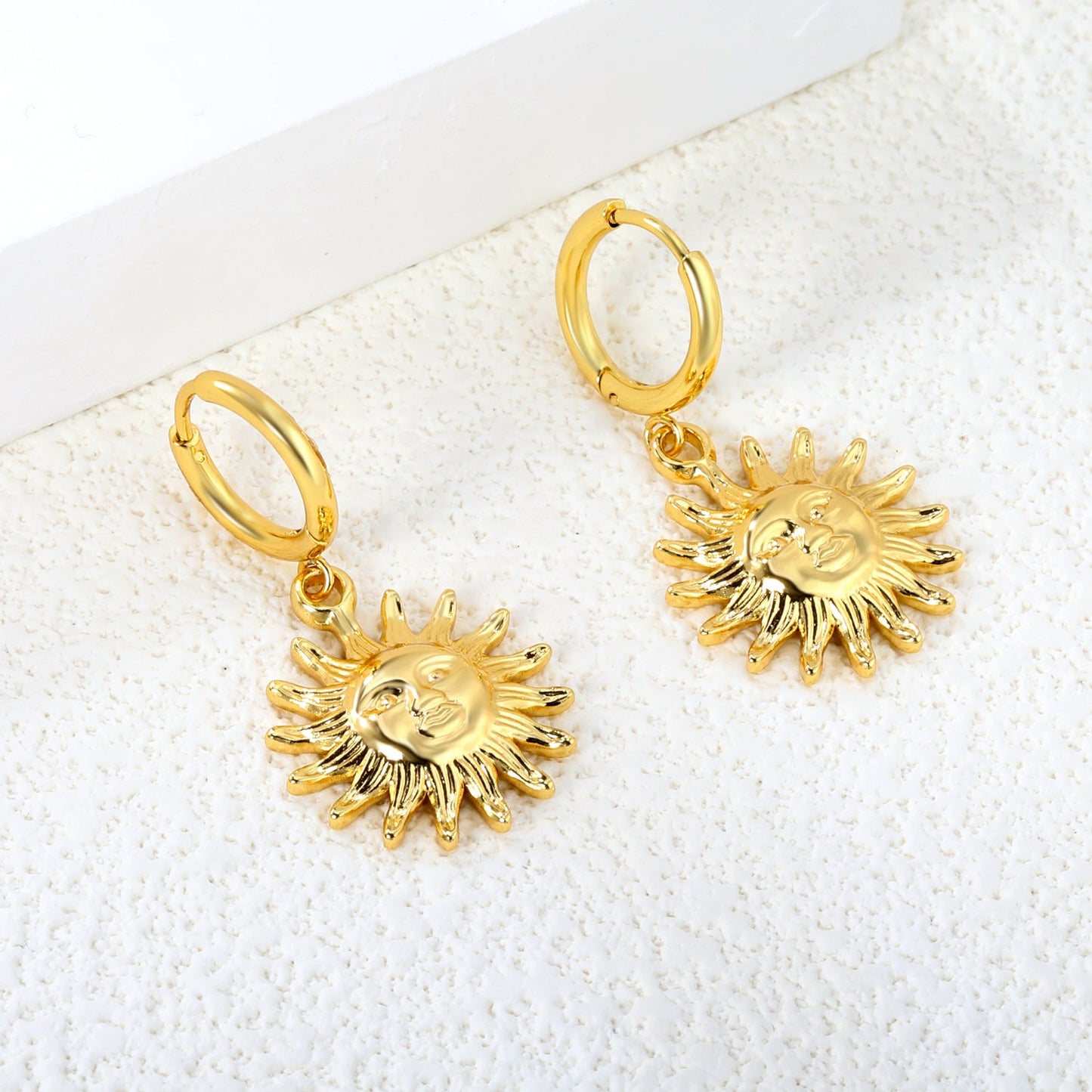 2.0*Inside 10mm earrings + diameter 19mm sun pendant earrings Gold color