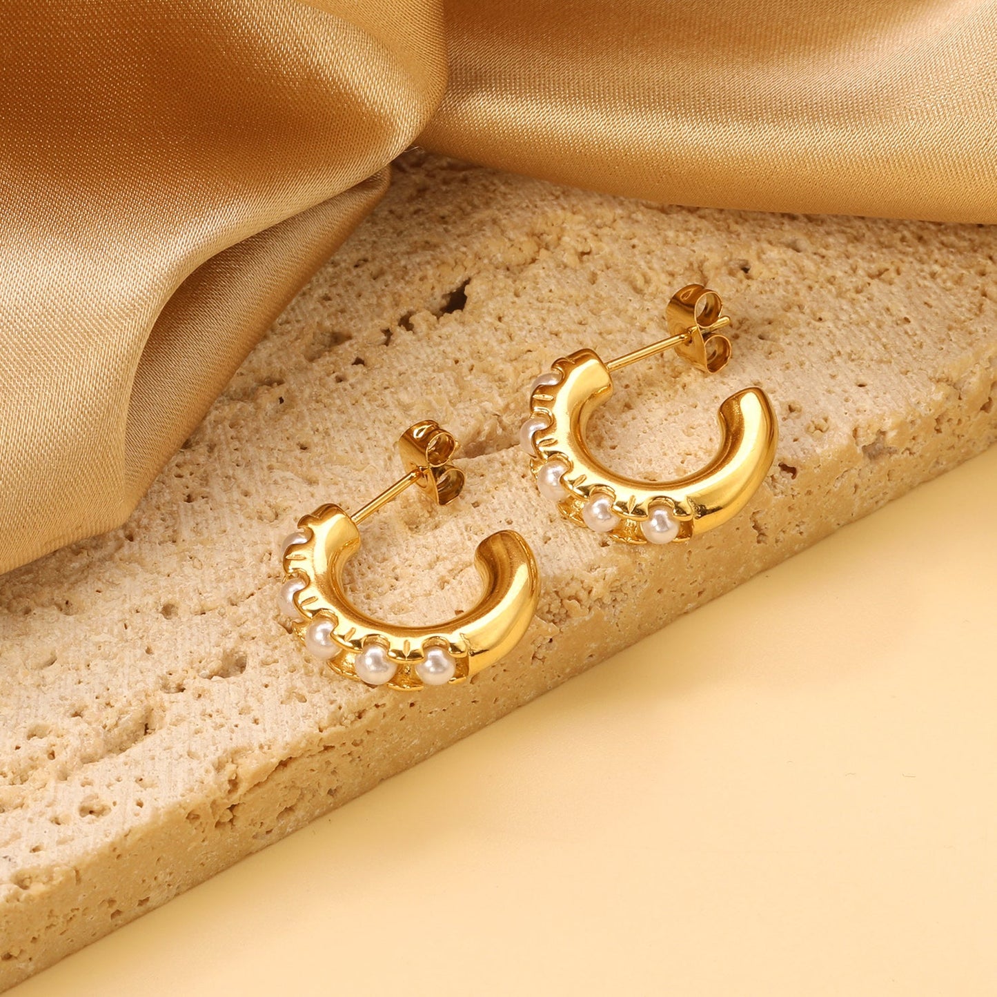 C Shape with 5 White Pearls Earrings 4.3*18.6mm