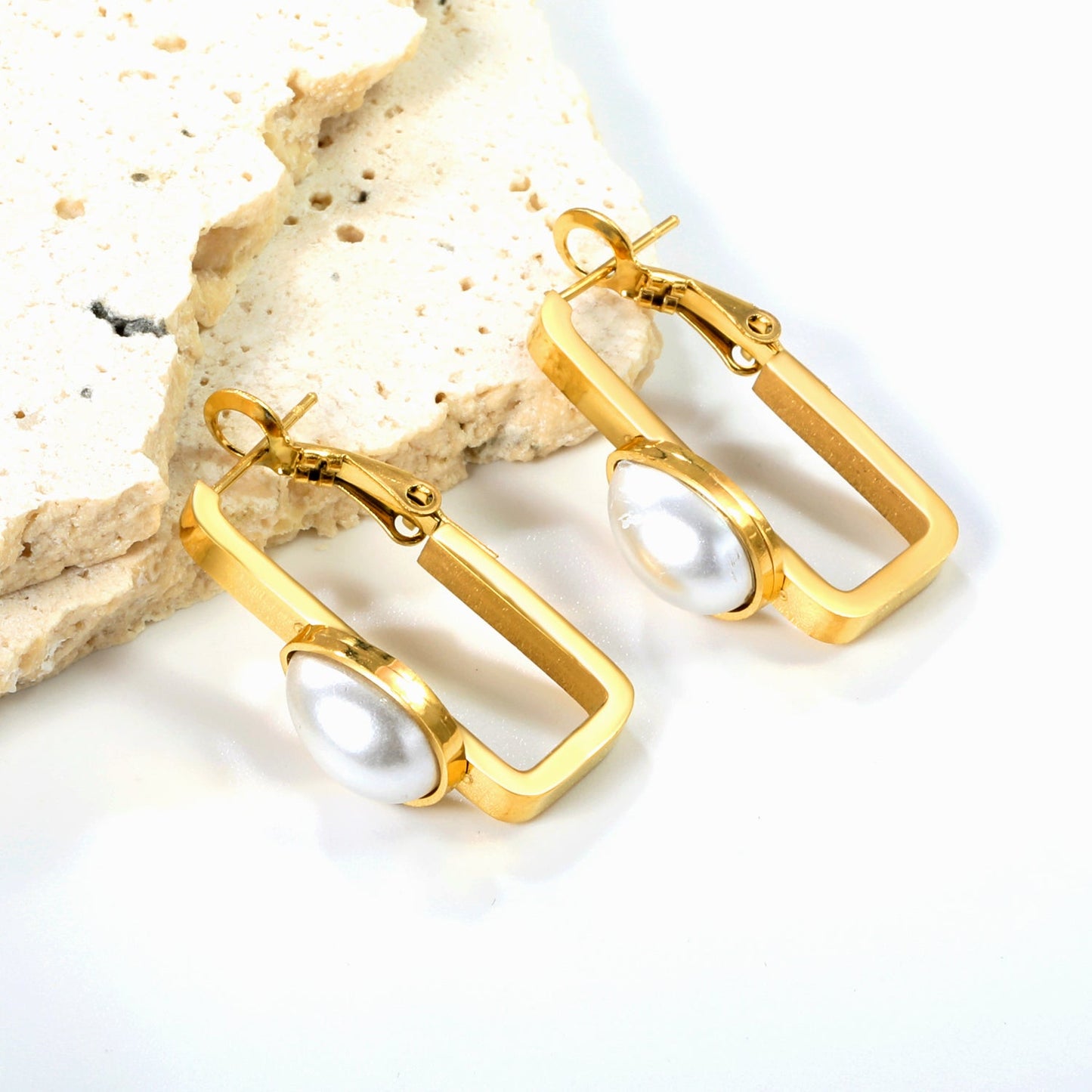 1.8*2.9*27mm rectangular hoop with teardrop shaped half-white pearl ear clips 8.9*12mm