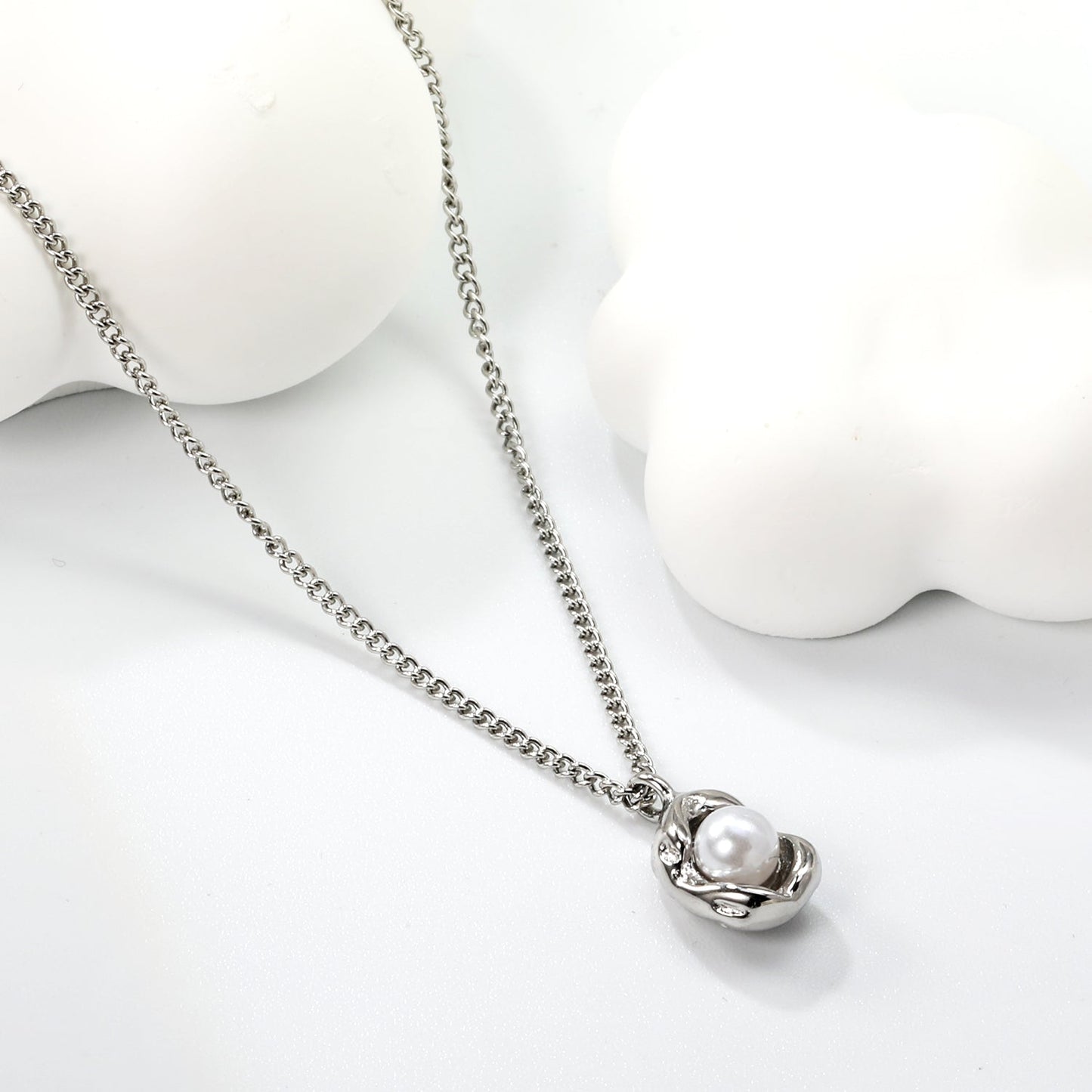 Wholesale Shaped pendant with white pearl necklace 40+5cm