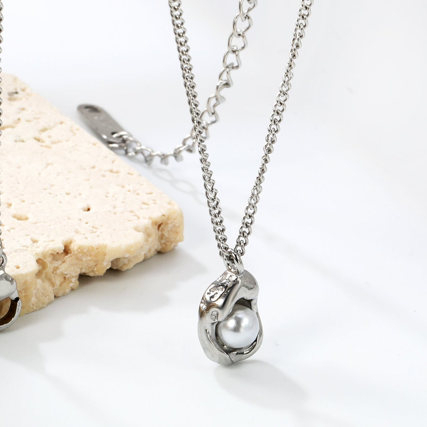 Wholesale Shaped pendant with white pearl necklace 40+5cm
