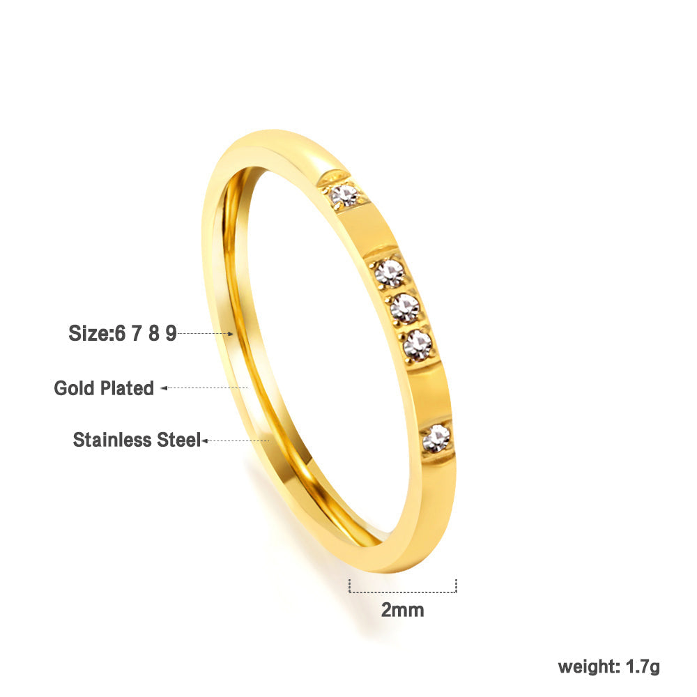 Design ring with 4 small round diamonds