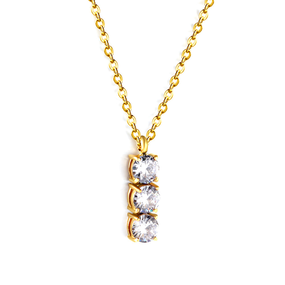 four claw three white round diamonds pendant necklace 45cm