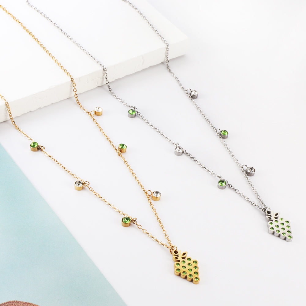 New 3 Green Diamonds + 3 White Diamonds + Grapes With Green Diamond Necklace