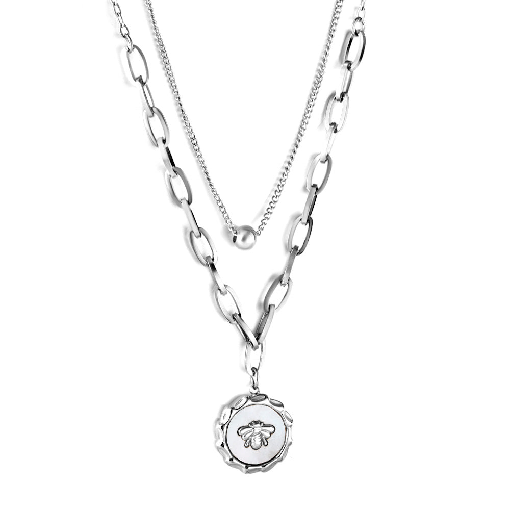 Composite pendant necklace with white shells