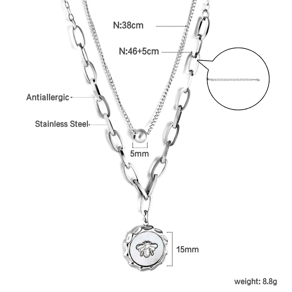 Composite pendant necklace with white shells