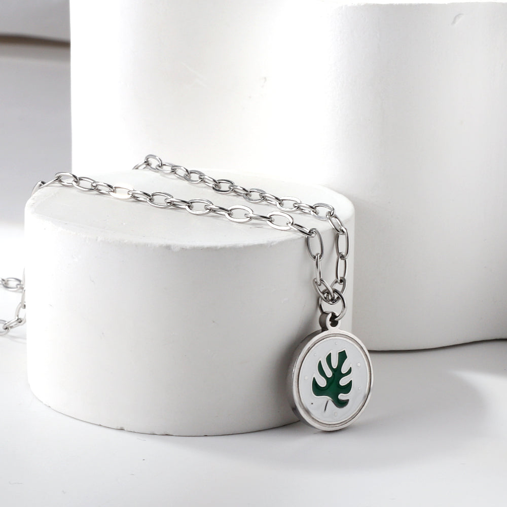 Round White Shell with Green Leaf Pendant Necklace 45+5cm
