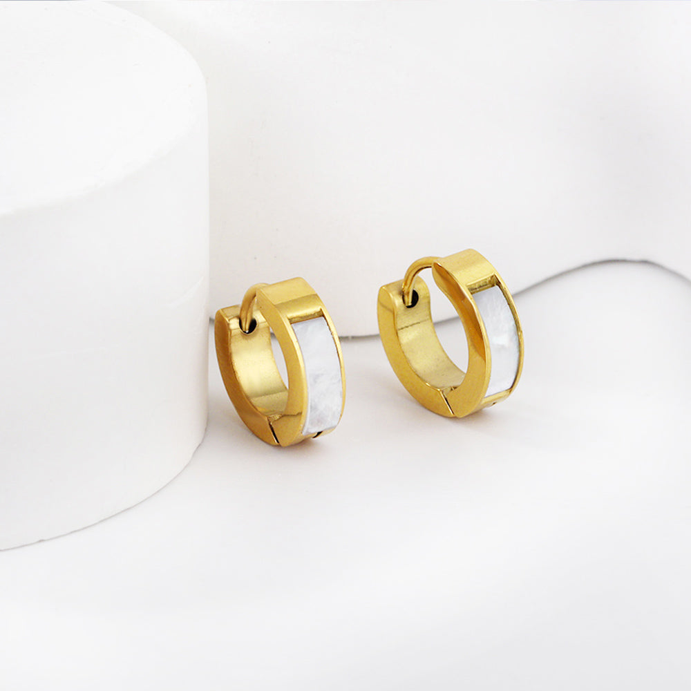 Gold round earrings with white shells 4*13.5mm