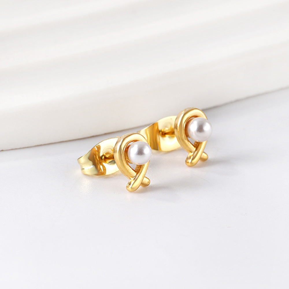 Fish cut earrings with white pearls