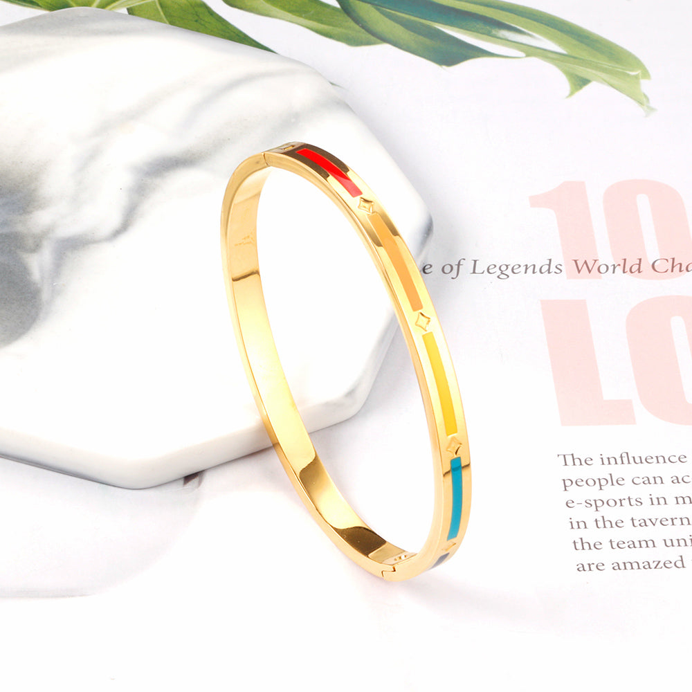 Hard bracelet with rectangles in different colors with oil drops on the surface