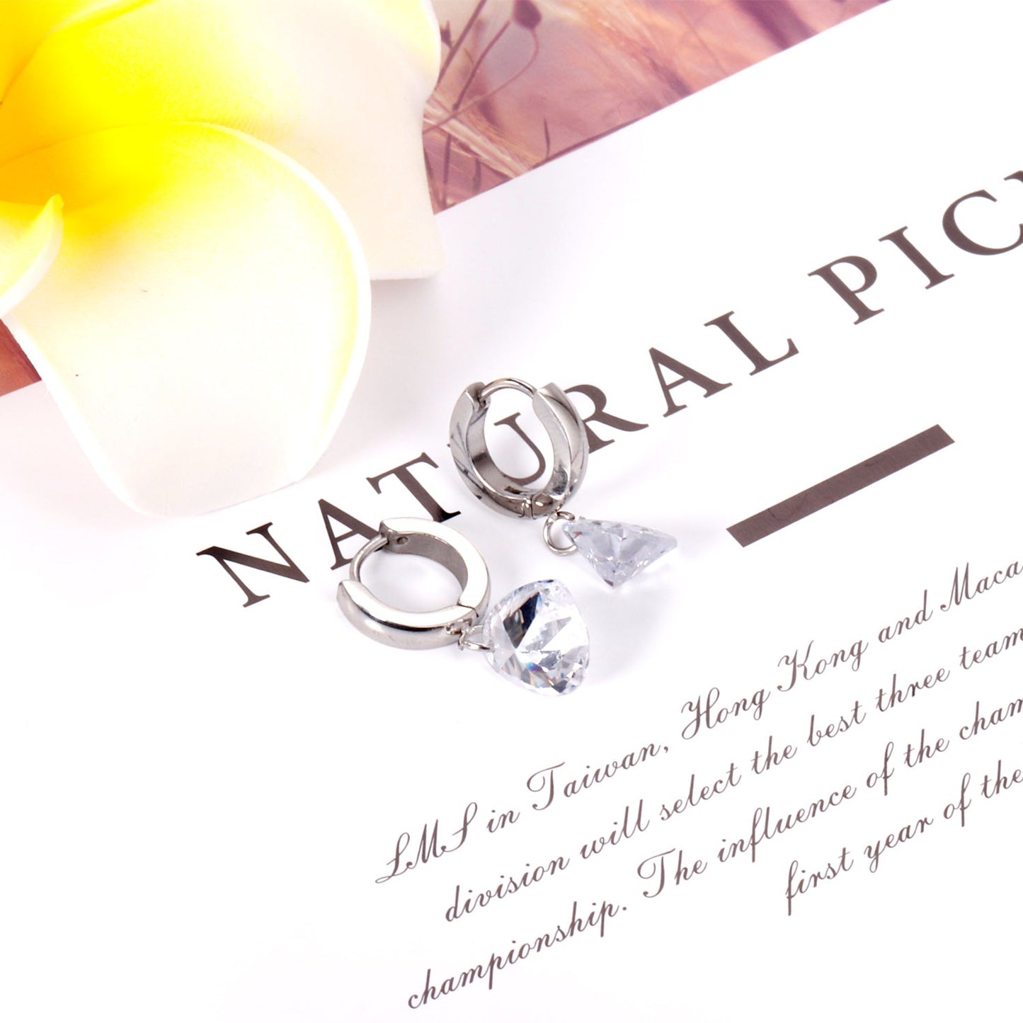 3*13.6mm earrings + 10mm heart-shaped diamonds