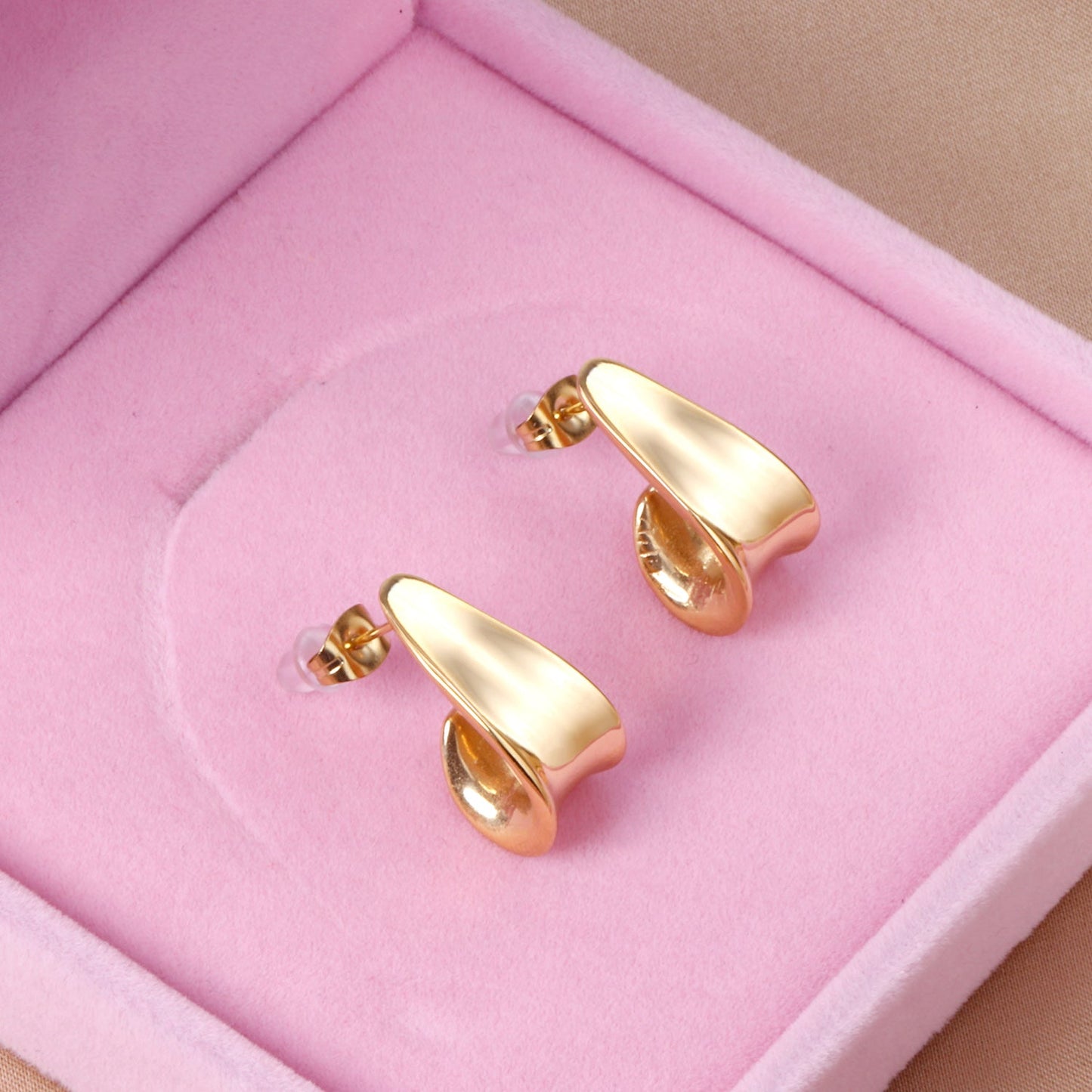The latest models of gold Earrings fall sense Earrings