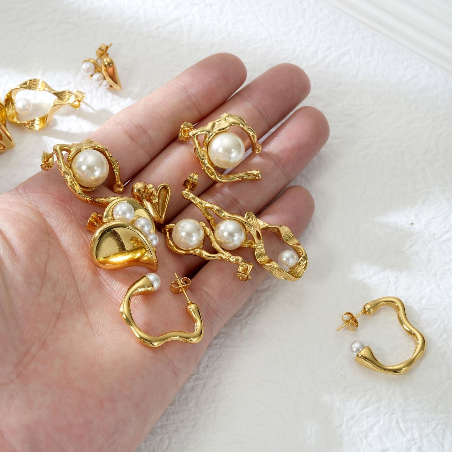 Stainless steel C-shaped end pearl-set earrings