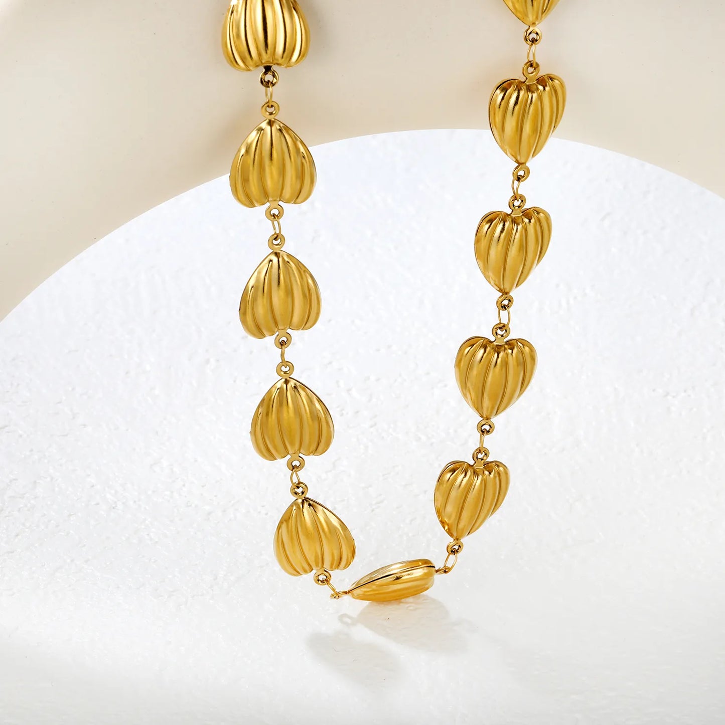 â¨đ Wholesale 15x14mm Hollow Heart Necklace | 17-Piece Chain | Gold Stainless Steel