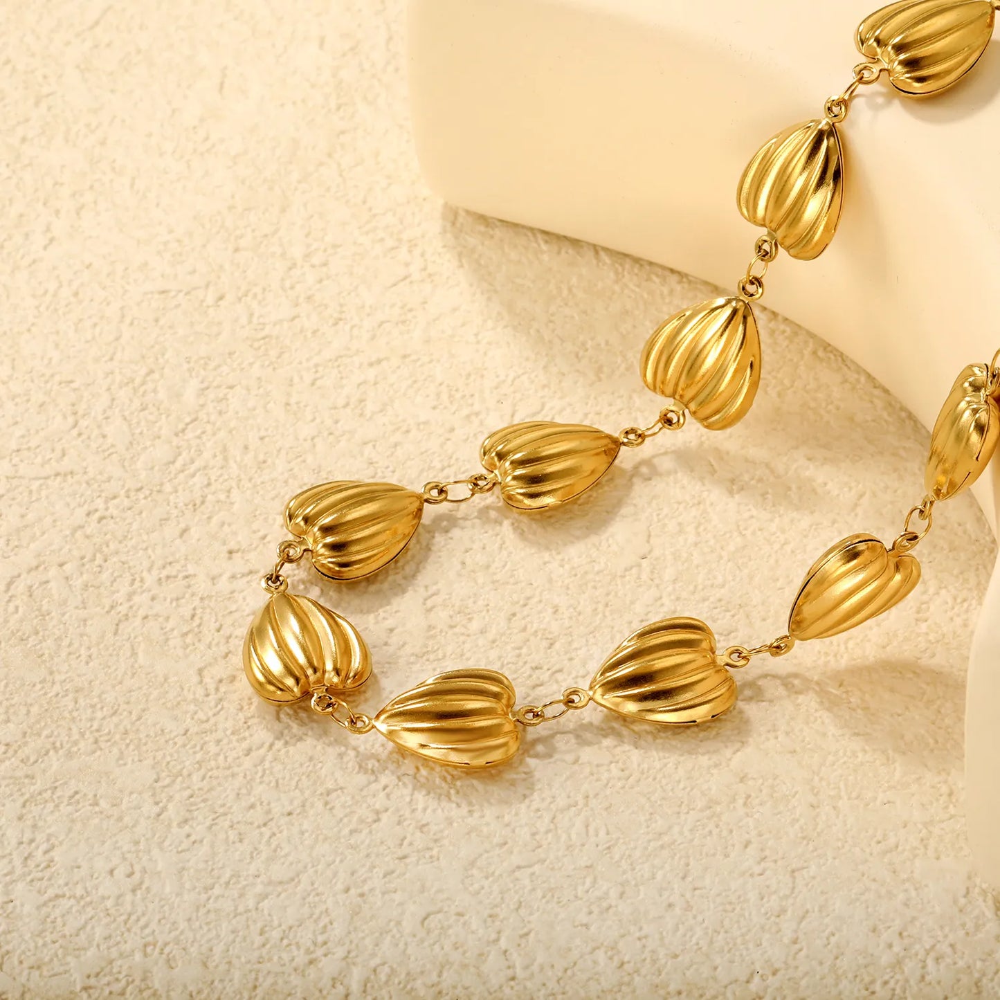â¨đ Wholesale 15x14mm Hollow Heart Necklace | 17-Piece Chain | Gold Stainless Steel