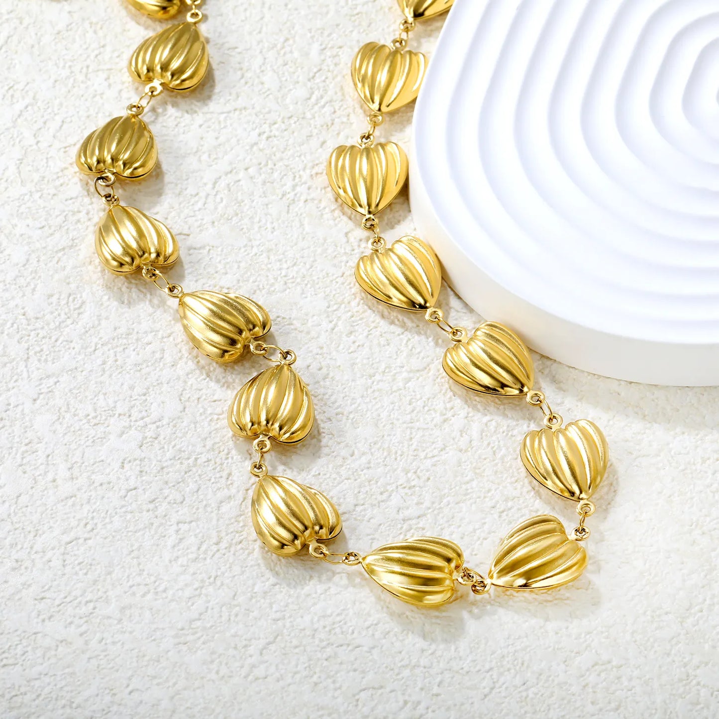 â¨đ Wholesale 15x14mm Hollow Heart Necklace | 17-Piece Chain | Gold Stainless Steel