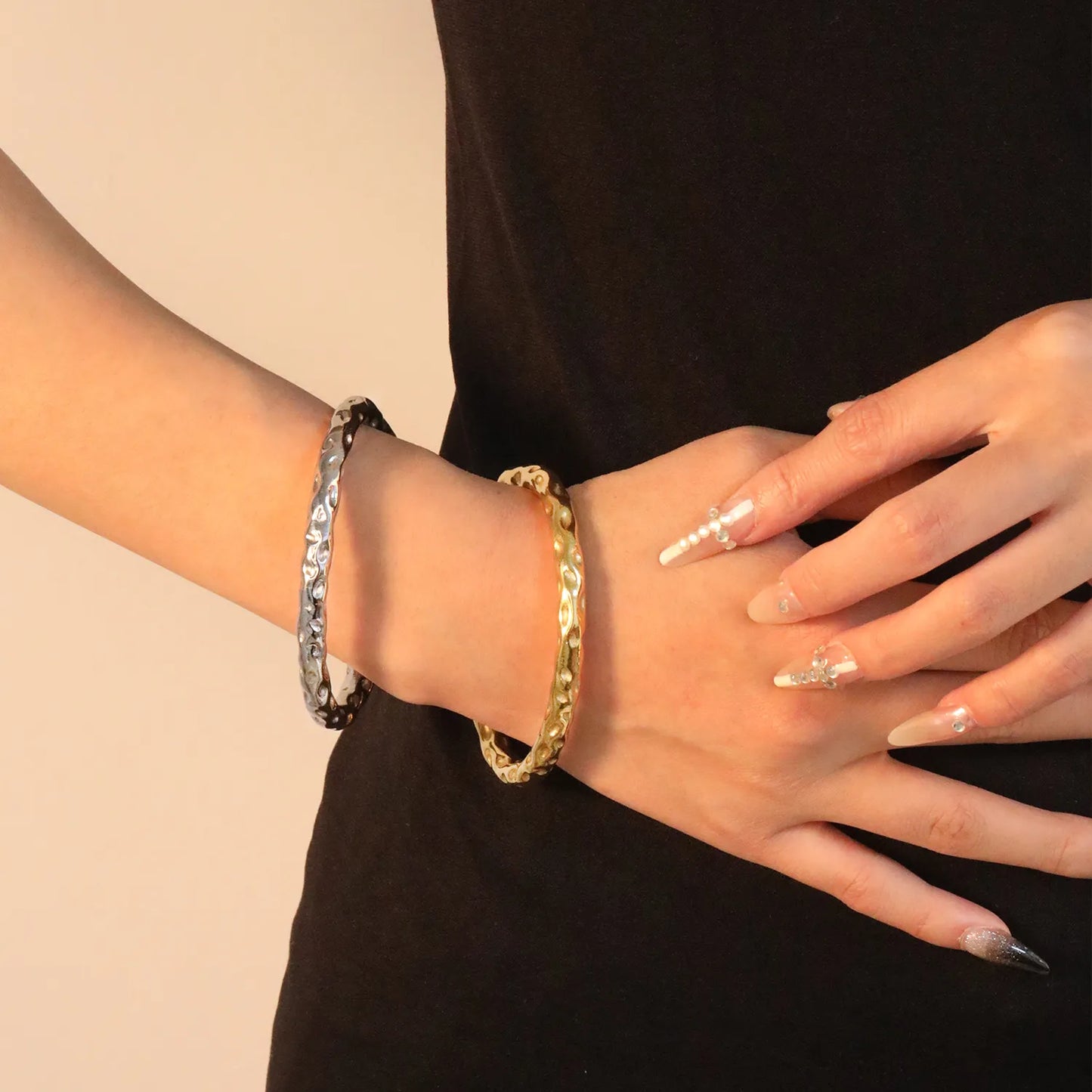 ✨ Wholesale 6mm Hammered Teardrop Bangle | Gold/Steel | 60mm