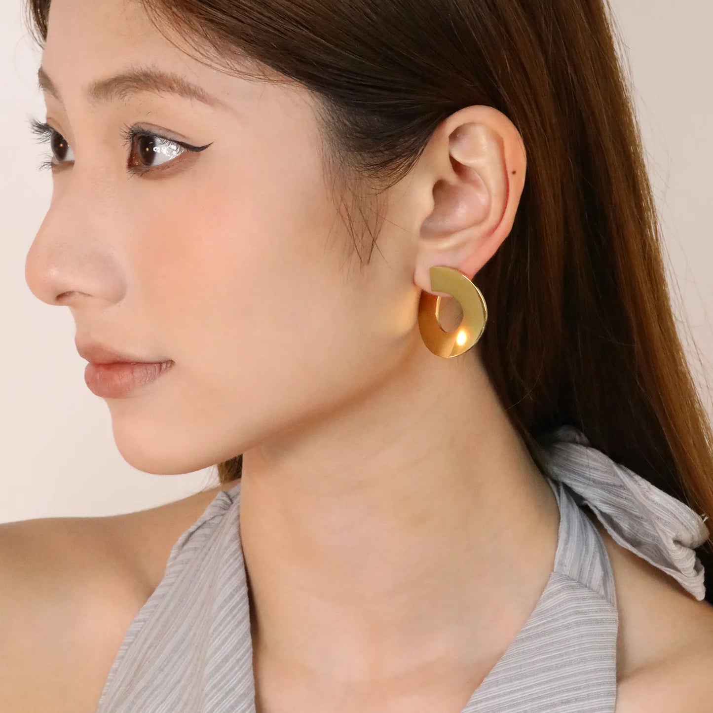✨ Wholesale Gold Stainless Steel U-Shape Earrings | 29x30mm Modern Saddle Design, Hypoallergenic Statement Earrings Bulk