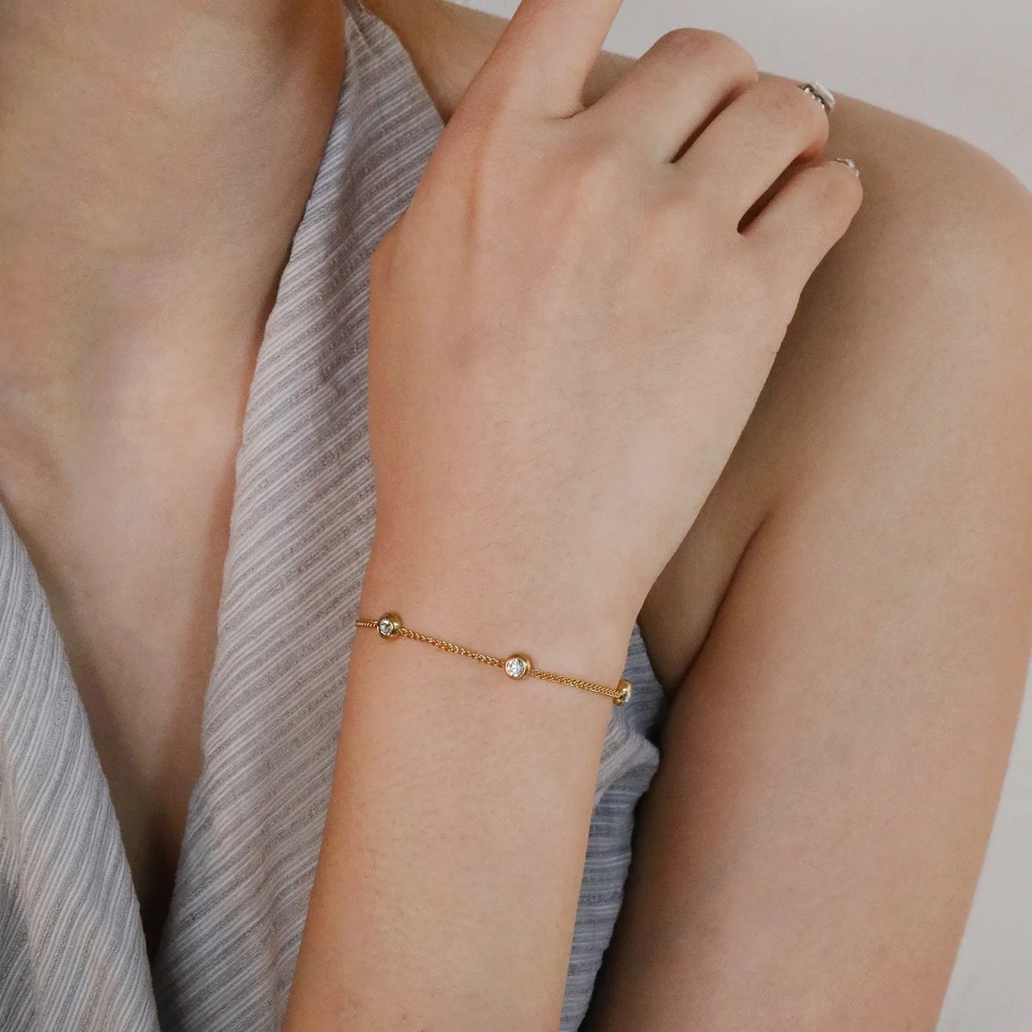 ✨ Wholesale Zircon Bracelet for Women | 7pcs 5mm White Zirconia Stones | Gold Plated Stainless Steel Chain 19+3cm | Minimalist Sparkle Jewelry