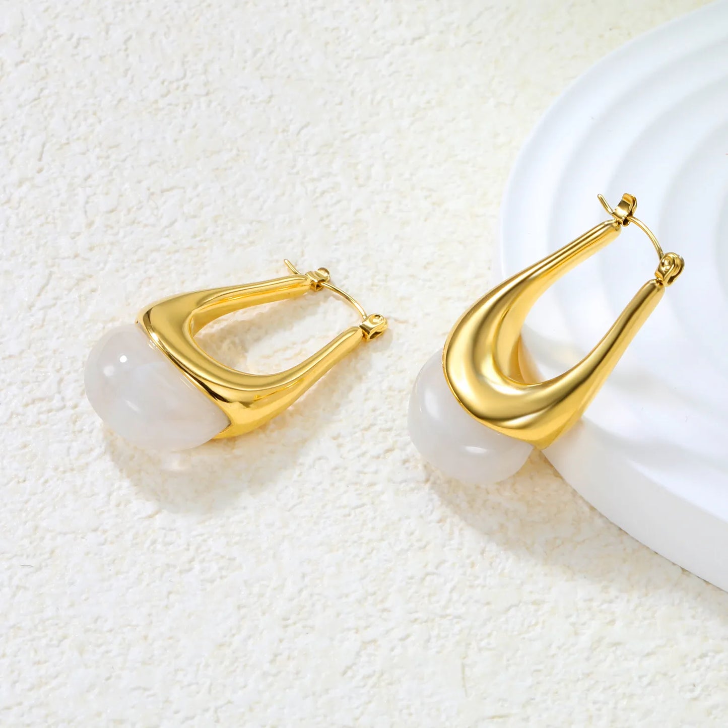 ✨Wholesale Gold Oval Resin Ear Cuffs | 19.4x32.4mm U-Shape | White/Smoky Black/Amber | Stainless Steel Bulk Jewelry