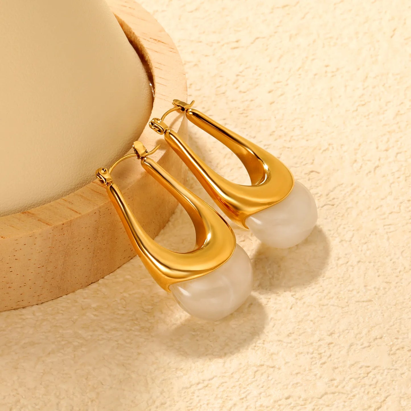 ✨Wholesale Gold Oval Resin Ear Cuffs | 19.4x32.4mm U-Shape | White/Smoky Black/Amber | Stainless Steel Bulk Jewelry