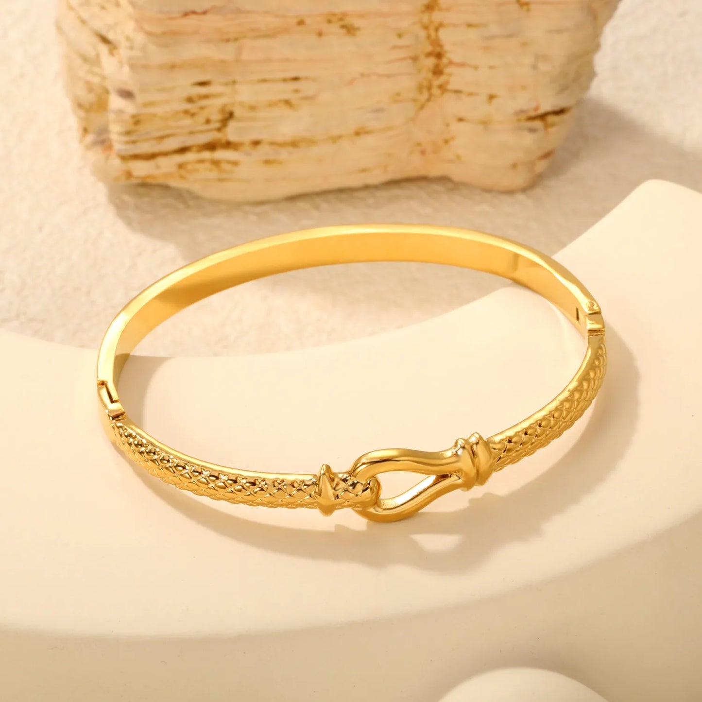 Woven Rope‑Textured Knot Motif Hinged Bangle | Vintage Bracelet Wholesale MOQ 12