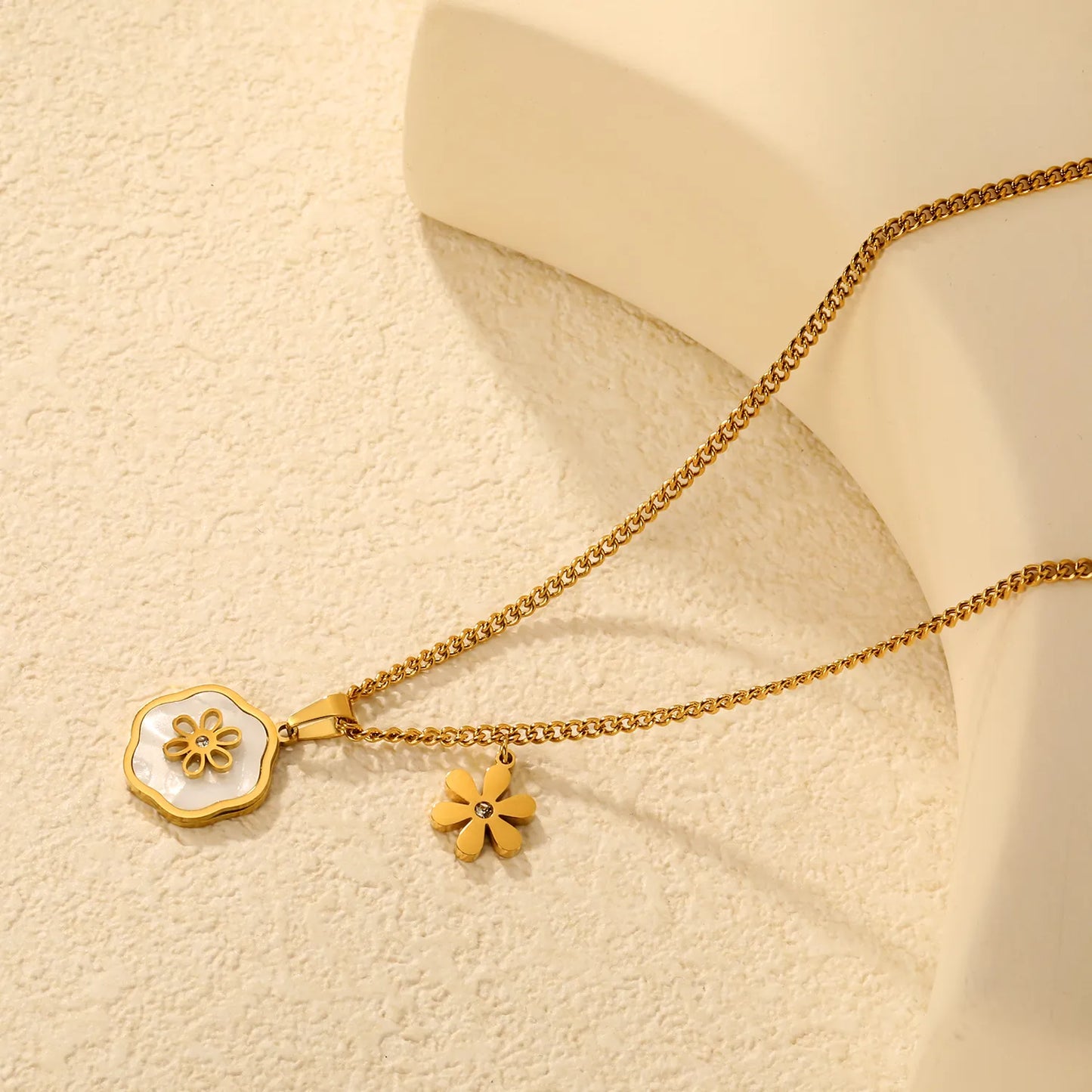 Wholesale 40+5cm Adjustable Shell Flower Pendant Necklace | 18K Gold Plated | MOQ 12