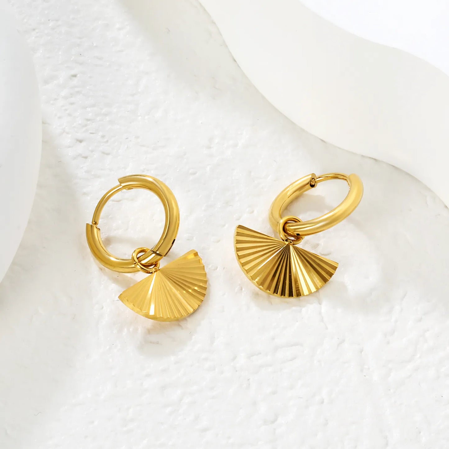 18K Gold-Plated Fan Disc Hoop Earrings | Wholesale Bulk Order| MOQ 12 | 15*7 mm Charm