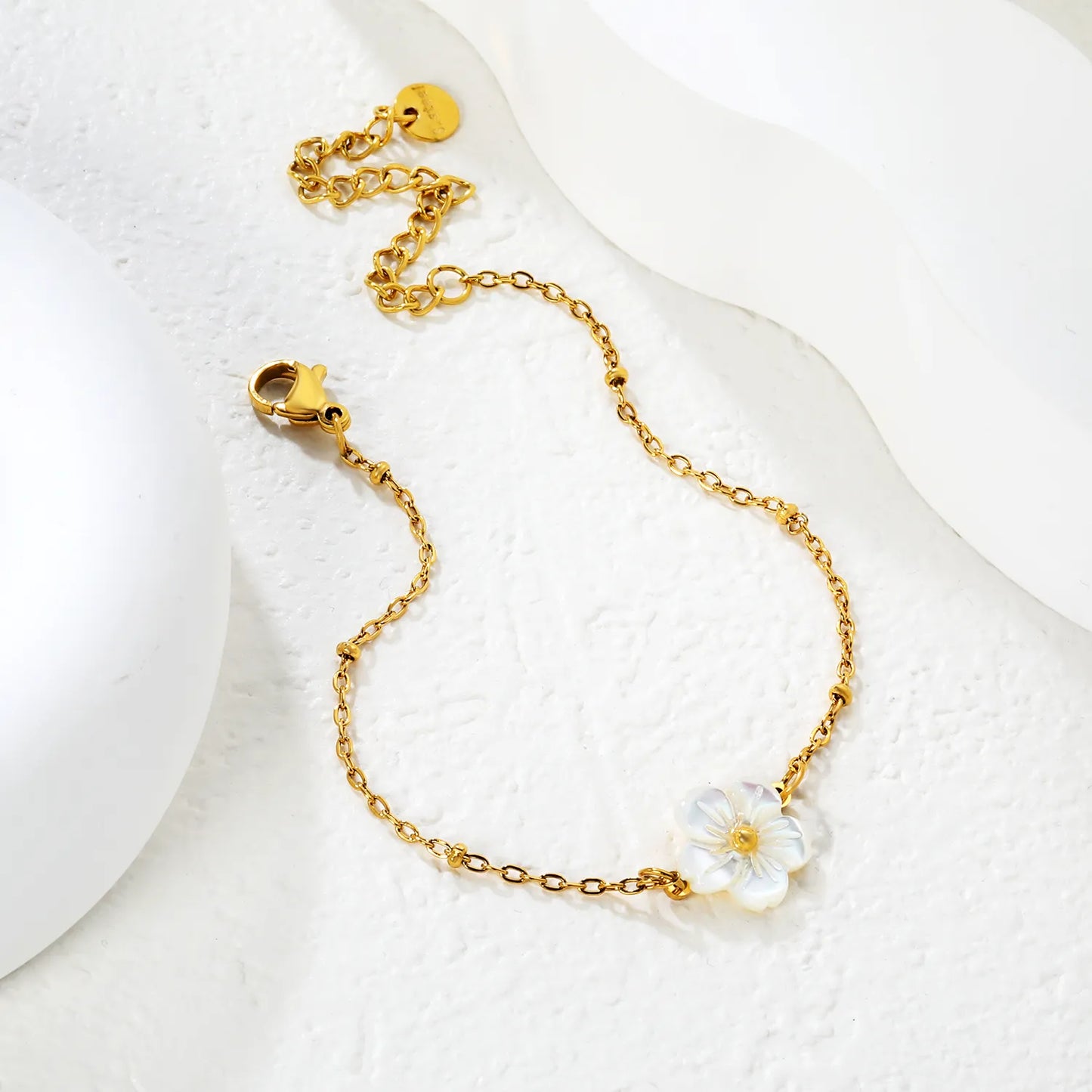 Wholesale Bulk Order Gold White Flower Charm Bracelet | MOQ 12 | 18K Gold Plated Adjustable Dainty Jewelry