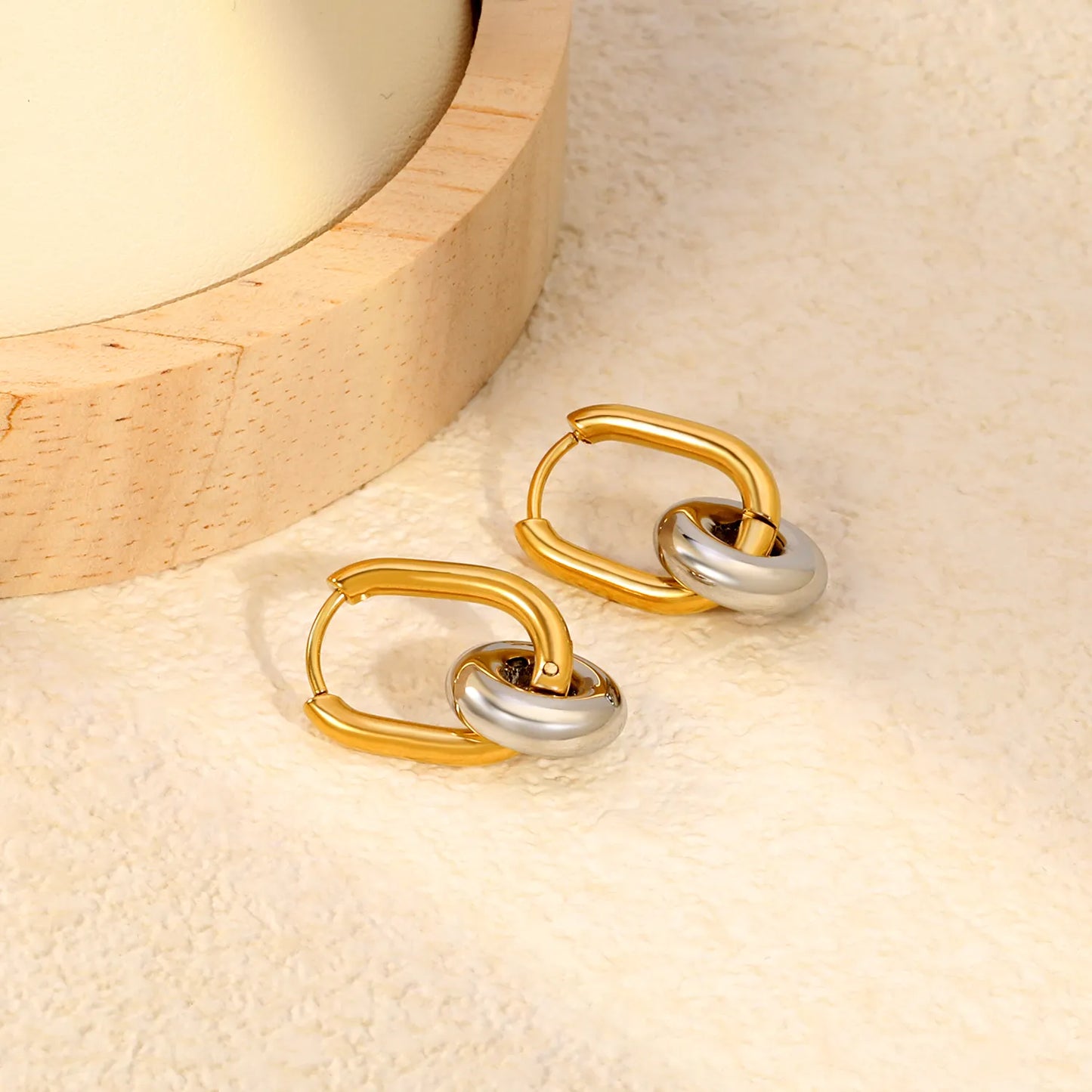 Interlocked Donut Drop Huggie Earrings | 2.5×8.5×17.4mm Hoop | Gold & Mixed Color | Chunky Circle Dangle Hoops | Wholesale MOQ 12