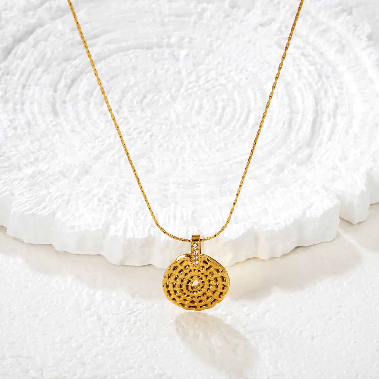 18K Gold Plated Textured Open Disc Crystal Pendant Necklace | Wholesale MOQ 12