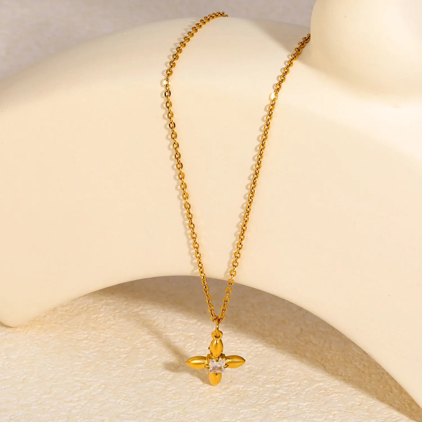 Four-Petal Flower Pendant Necklace | Adjustable 42+5cm | 18K Gold Plated | Wholesale Bulk Order MOQ 12