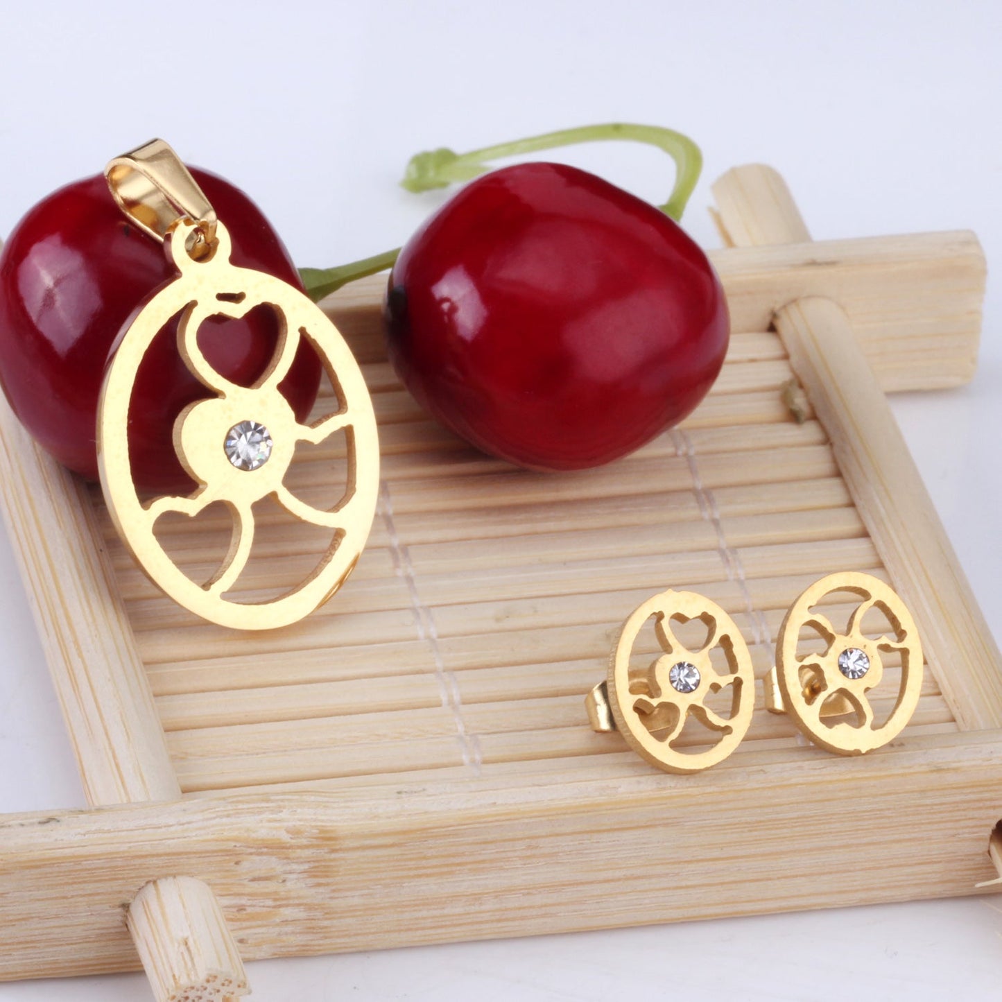 Jewelry set with gold cut oval inner wisp + diamonds