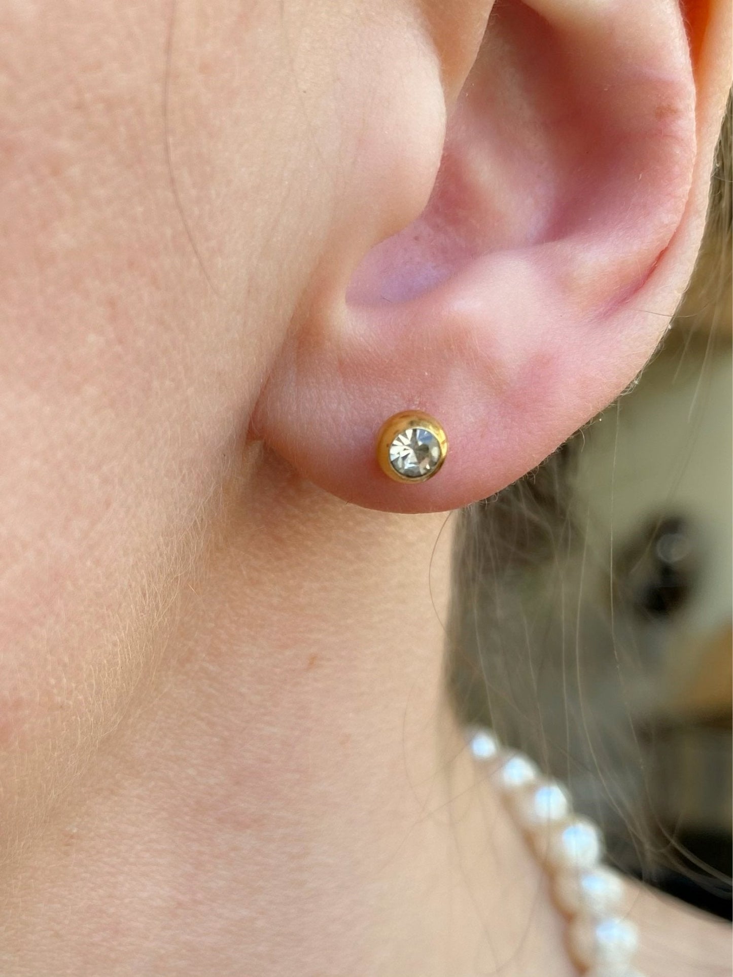 ASON Surgical Round Shape Cubic Zirconia Screw Stud Earrings Gold Color Stainless Steel for Kid/Women/Girl Jewelry Priecing