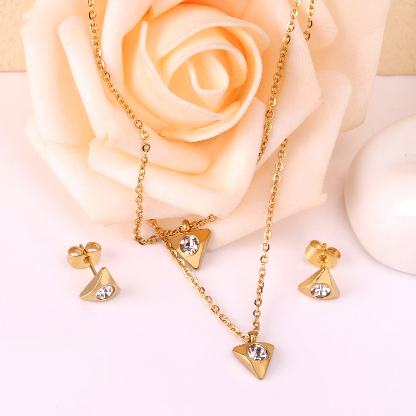 Gold/steel triangle double chain pendant set with diamond in the middle
