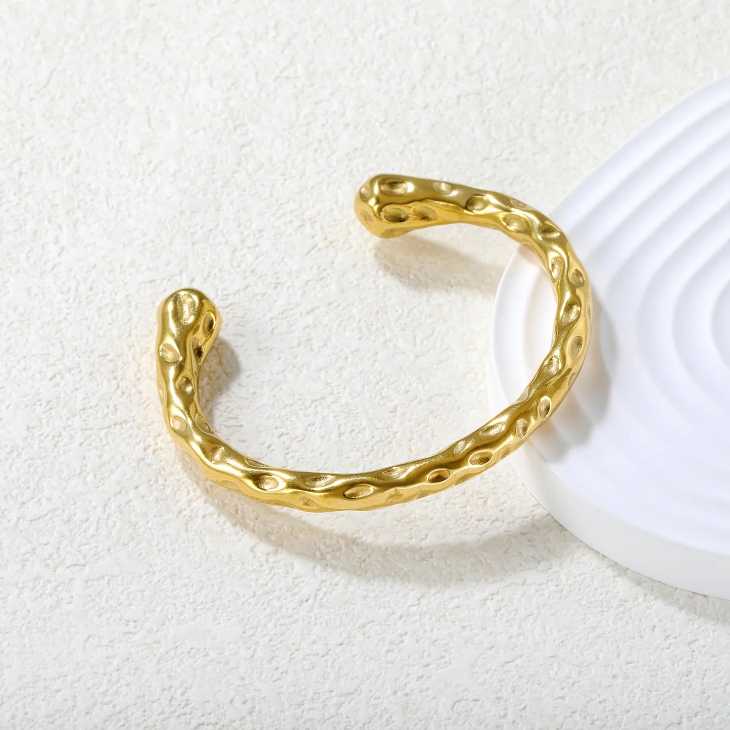 ✨ Wholesale 6mm Hammered Teardrop Bangle | Gold/Steel | 60mm